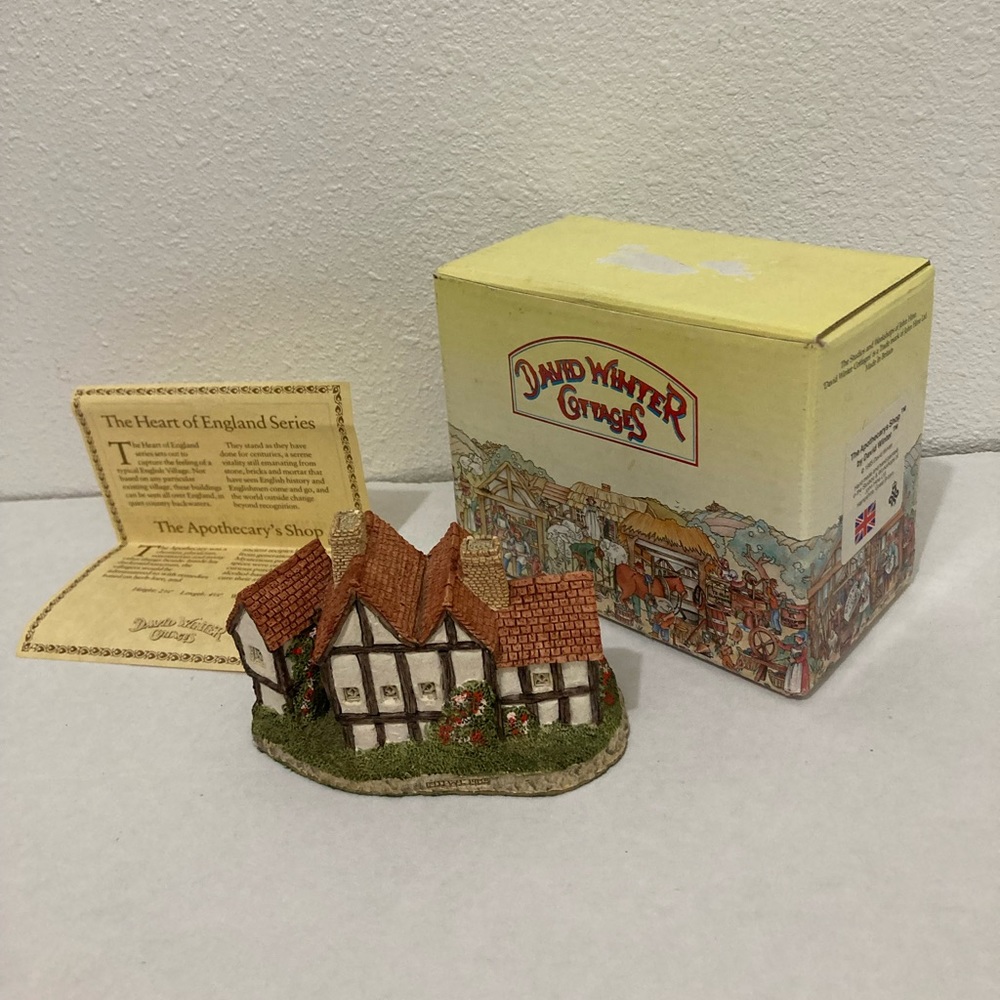 Vintage David Winter Cottage 1985 “The Apothecary’s Shop” Box & COA.